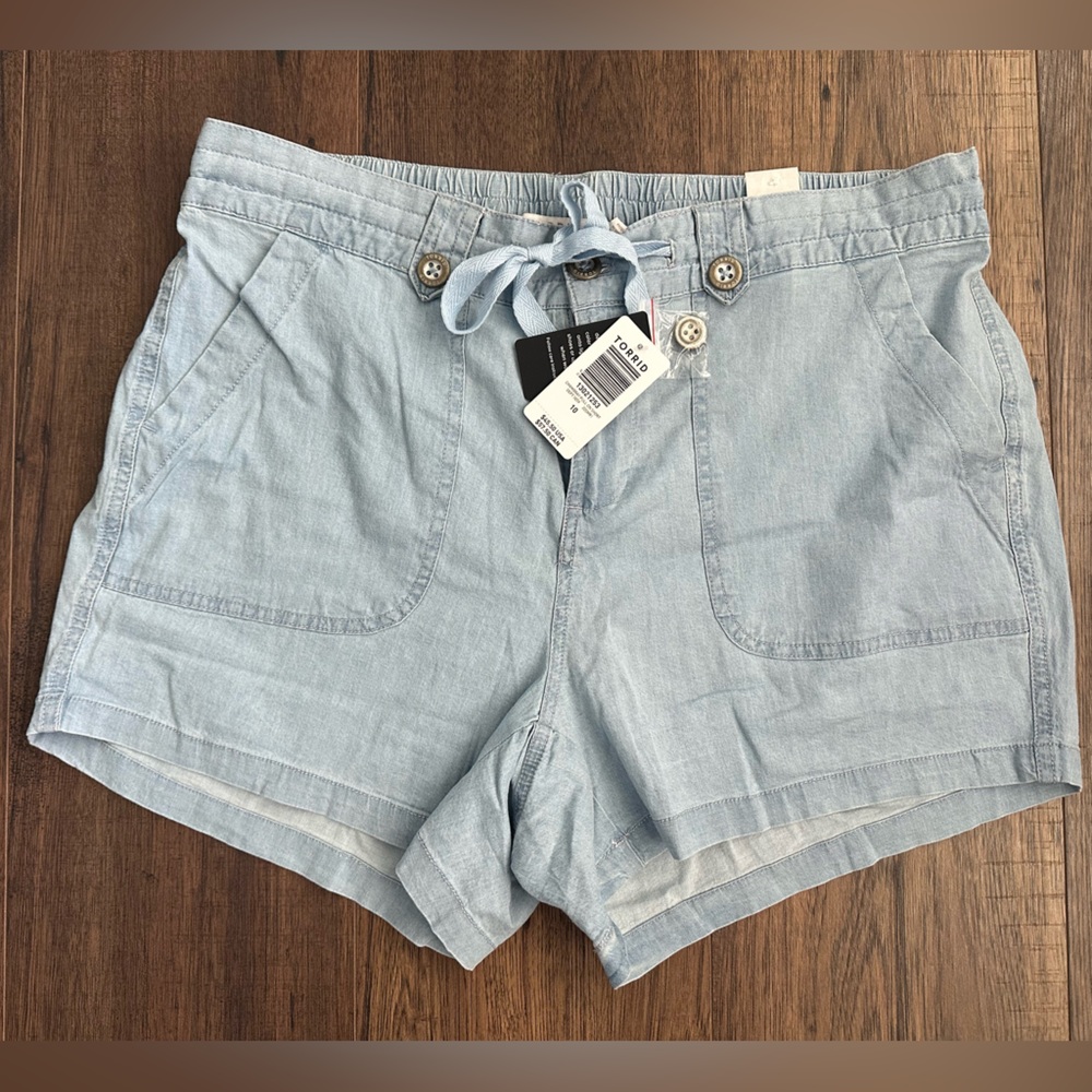NWT Torrid Chambray Denim Shorts Size 10